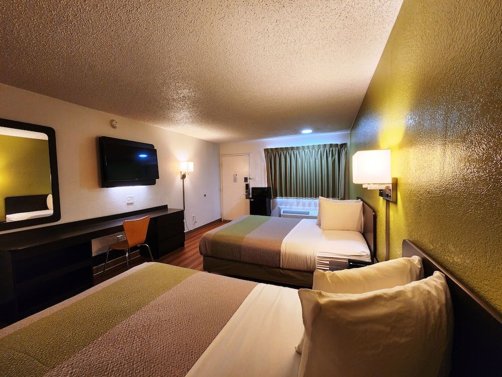 Deluxe Room, 2 Queen Beds, Non Smoking, Refrigerator & Microwave