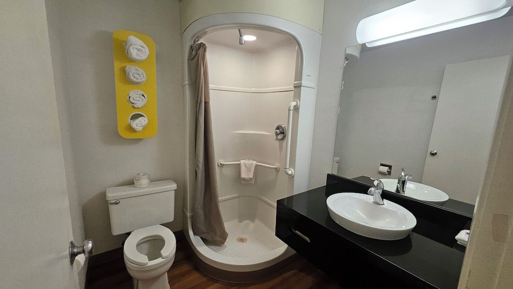 Motel 6 Blythe, CA Standard Room, 2 Double Beds, Non Smoking 7