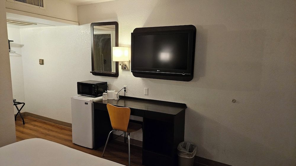 Motel 6 Blythe, CA Standard Room, 2 Double Beds, Non Smoking 9