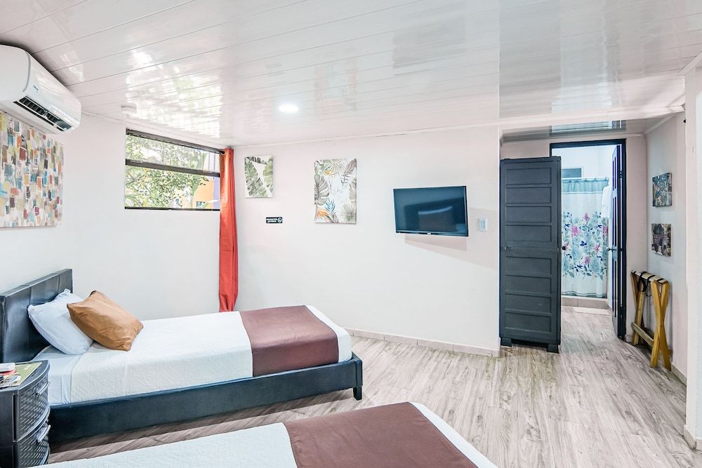 Jaco Lodge Quiet Hotel Double room, Multiple beds, garden area - Pets allowed 2