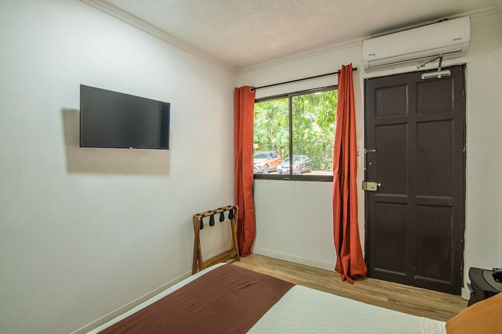 Jaco Lodge Quiet Hotel Economy Double Room, 1 Double Bed 4