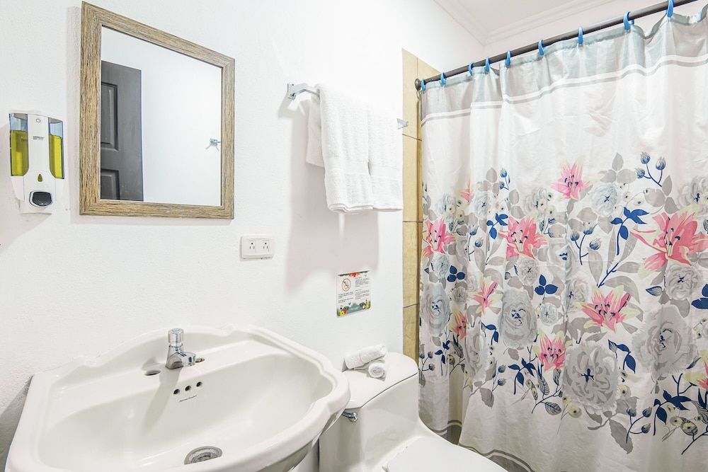 Jaco Lodge Quiet Hotel Economy Double Room, 1 Double Bed 5