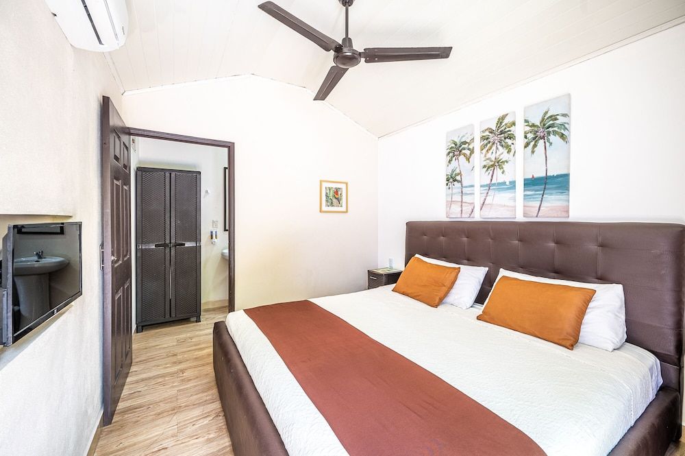 Jaco Lodge Quiet Hotel Double Room, 1 King Bed, Poolside 4