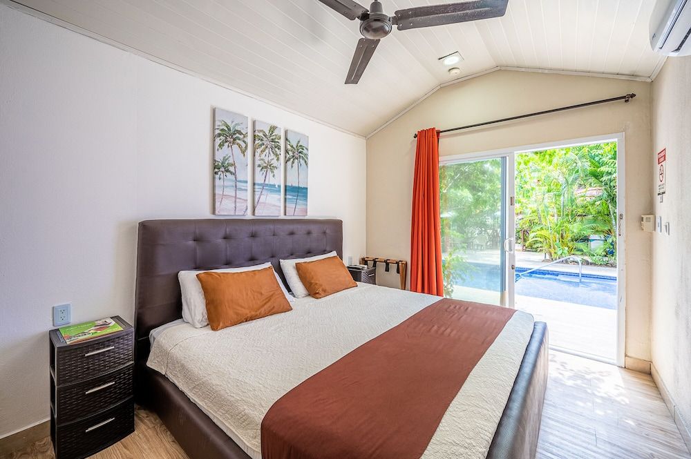 Jaco Lodge Quiet Hotel Double Room, 1 King Bed, Poolside