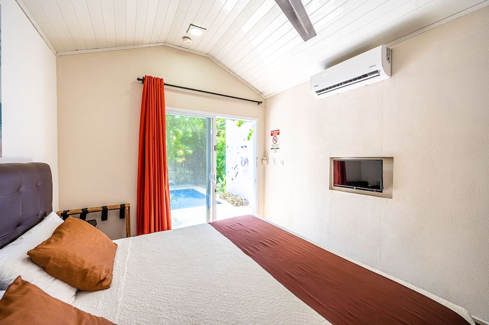 Jaco Lodge Quiet Hotel Double Room, 1 King Bed, Poolside 5