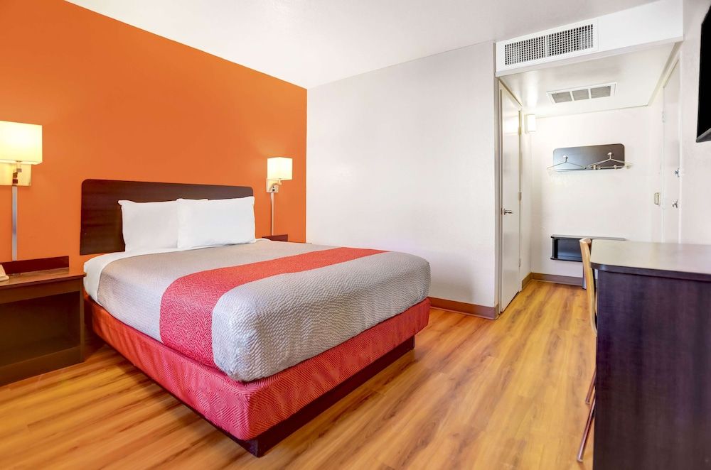 Standard Room, 1 Queen Bed, Non Smoking