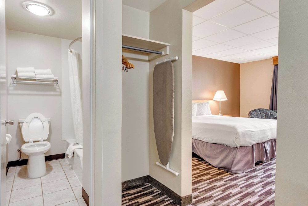 Best Western Lee's Motor Inn Standard Room, 1 King Bed, Refrigerator, Ground Floor 3