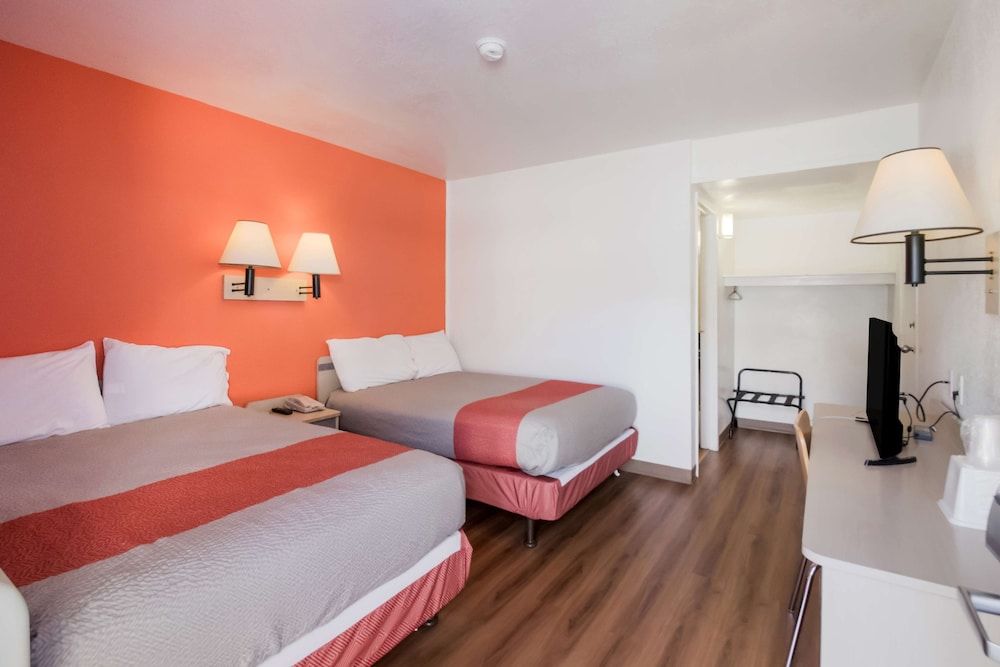 Motel 6 Moses Lake, WA Standard Room, 2 Double Beds, Non Smoking, Refrigerator & Microwave 5