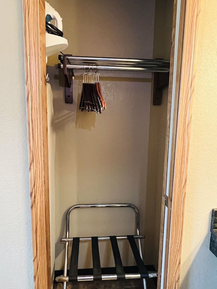 Cattle Country Lodge Standard Room, 2 Double Beds 6