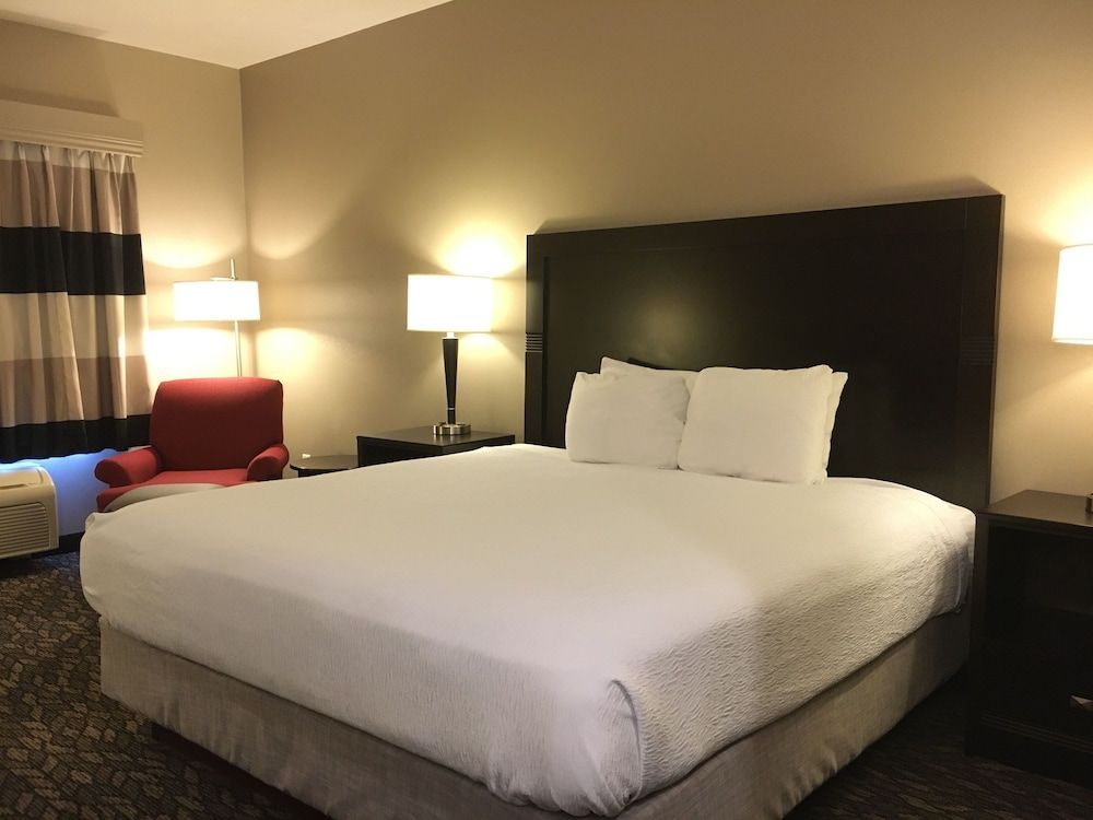 Standard Room, 1 King Bed, Accessible, Non Smoking