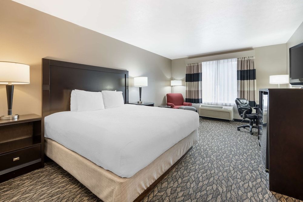 Suite, 1 King Bed, Non Smoking