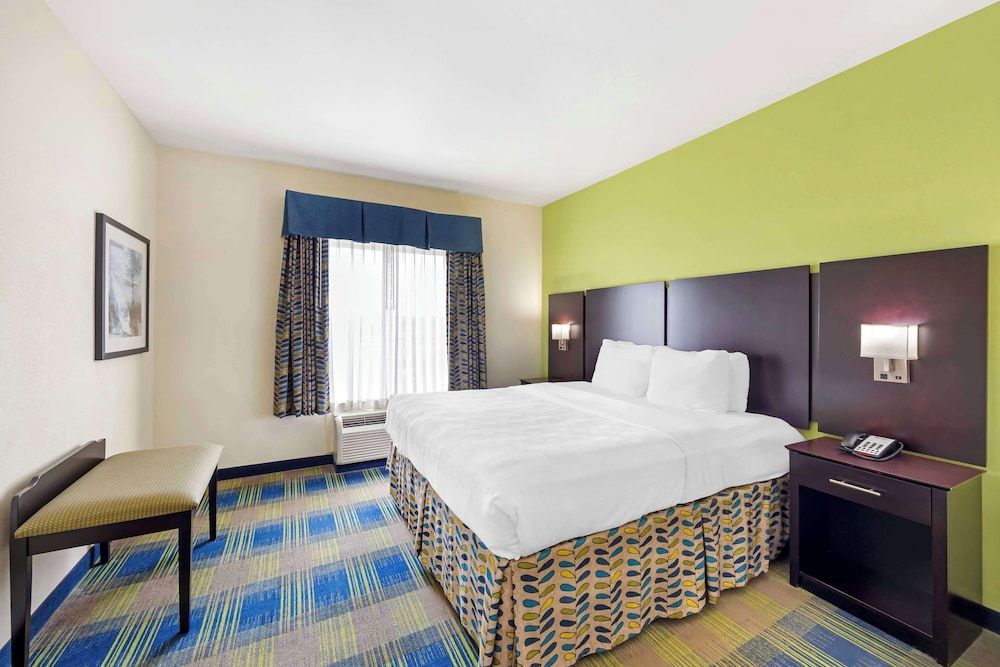 Best Western Plus Pratt Suite, Multiple Beds, Non Smoking, Refrigerator & Microwave (with Sofabed)