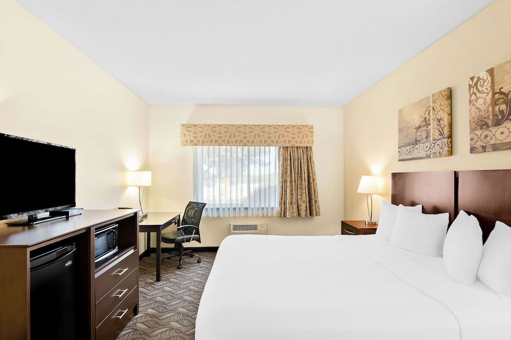 Best Western Nebraska City Inn Standard Room, 1 King Bed, Non Smoking, Refrigerator & Microwave