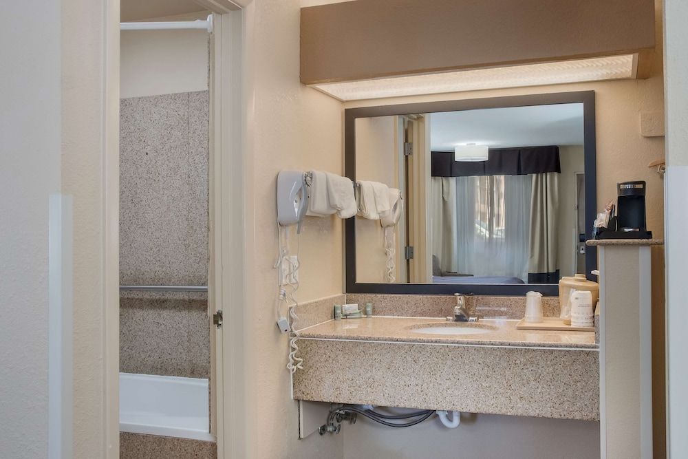 Best Western Nursanickel Hotel Standard Room, 1 King Bed, Non Smoking, Jetted Tub 3