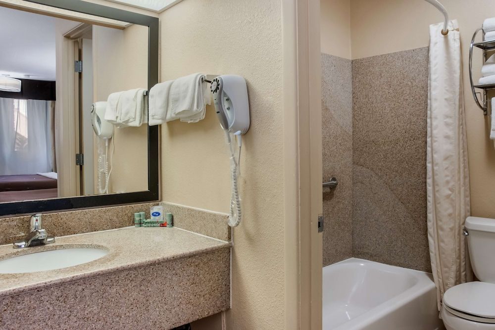 Best Western Nursanickel Hotel Standard Room, 2 Queen Beds, Non Smoking, Refrigerator & Microwave 4