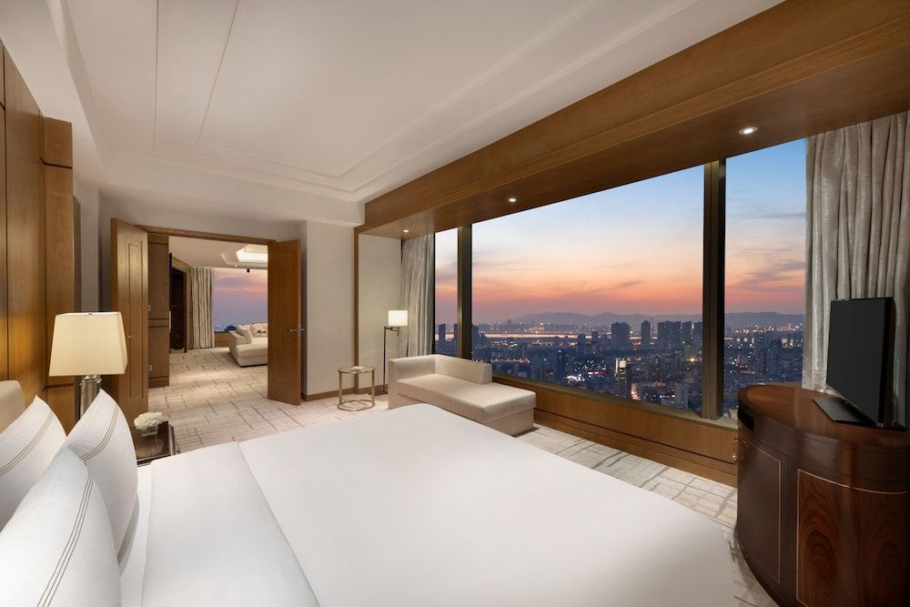 Specialty Suite