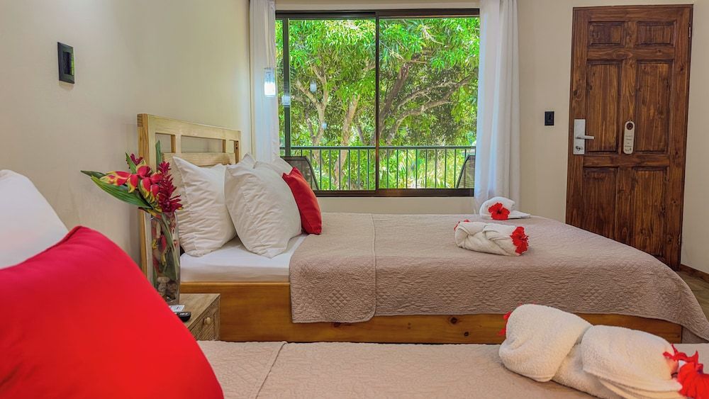 Tabulia Tree Hotel and Villas Deluxe Garden View 3