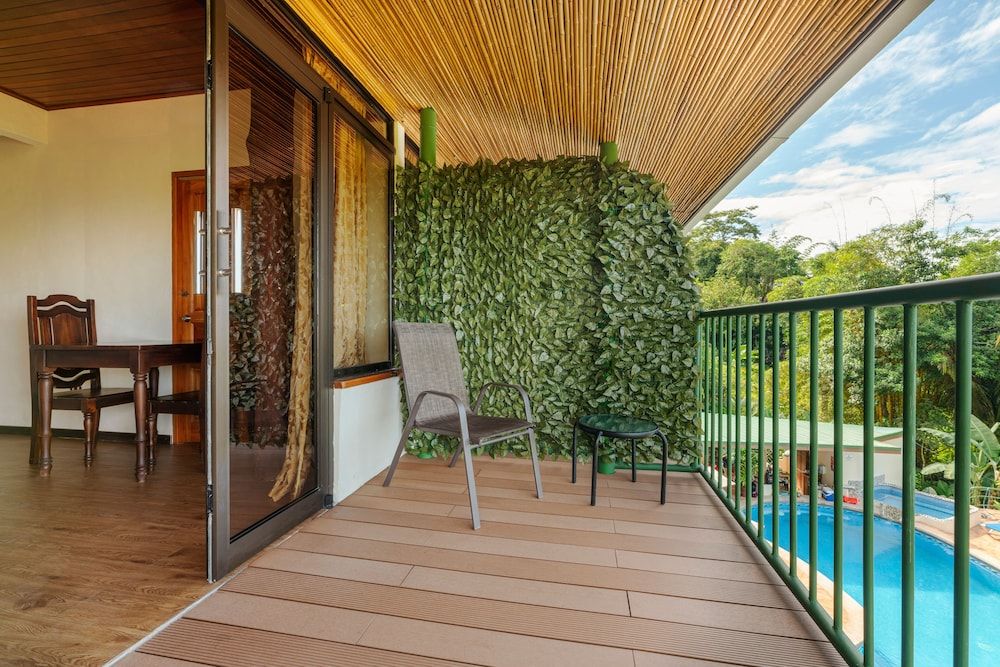 Tabulia Tree Hotel and Villas Deluxe Premium with Partial Ocean View 9