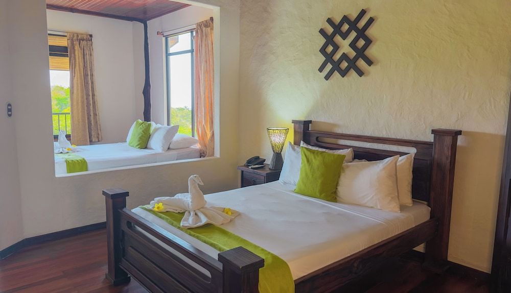 Tabulia Tree Hotel and Villas Deluxe Premium with Partial Ocean View 3