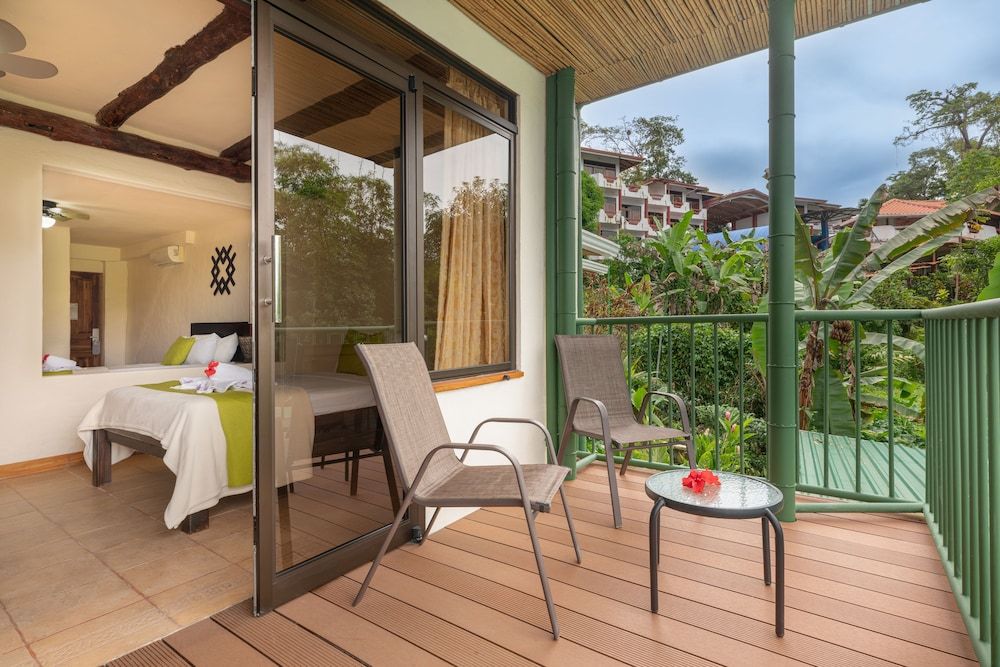 Tabulia Tree Hotel and Villas Deluxe Premium with Partial Ocean View 7