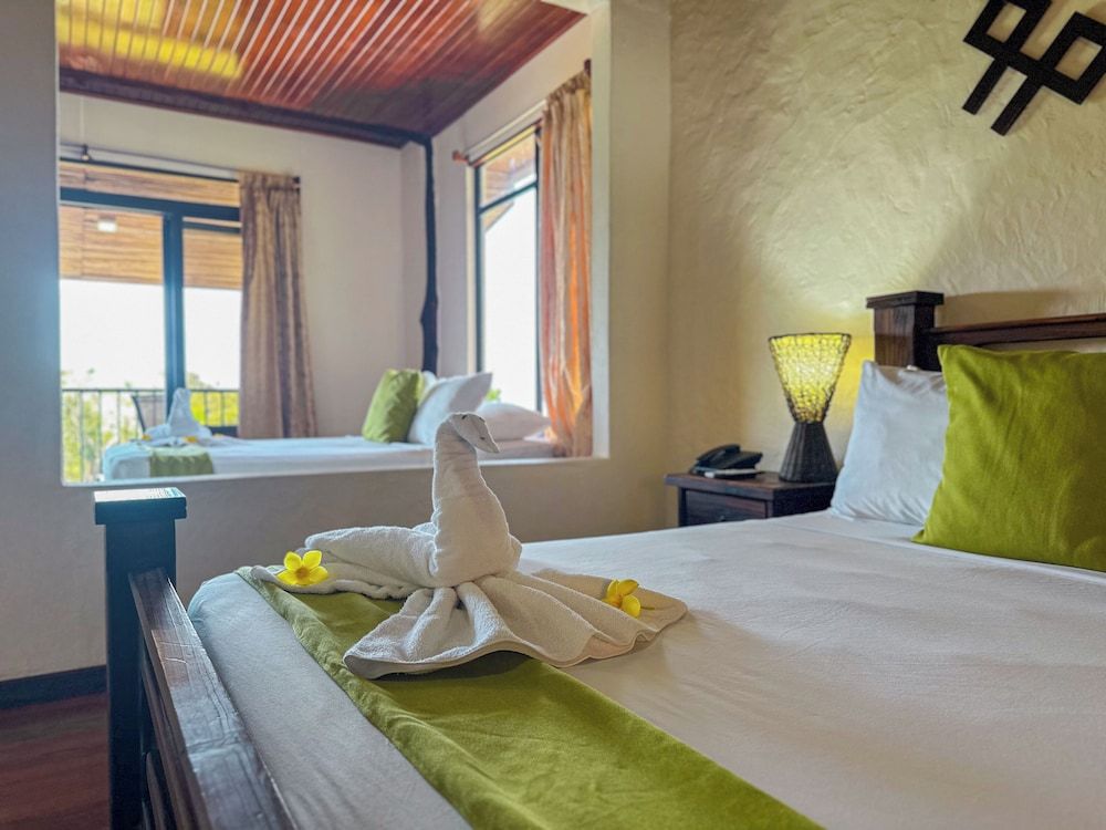 Tabulia Tree Hotel and Villas Deluxe Premium with Partial Ocean View 4