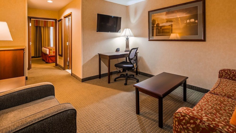Best Western Plus Ticonderoga Inn & Suites Suite, 1 King Bed, Non Smoking, Refrigerator & Microwave 5