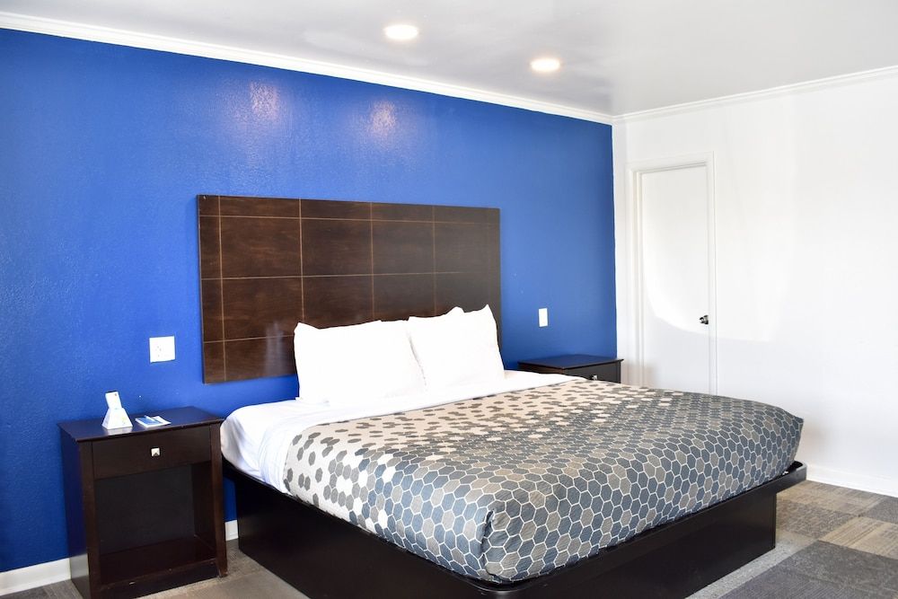 Standard Room, 1 King Bed, Smoking