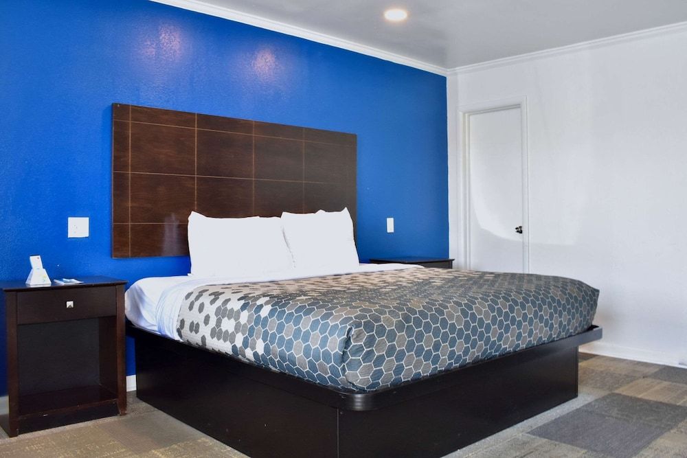 Standard Room, 1 King Bed, Smoking