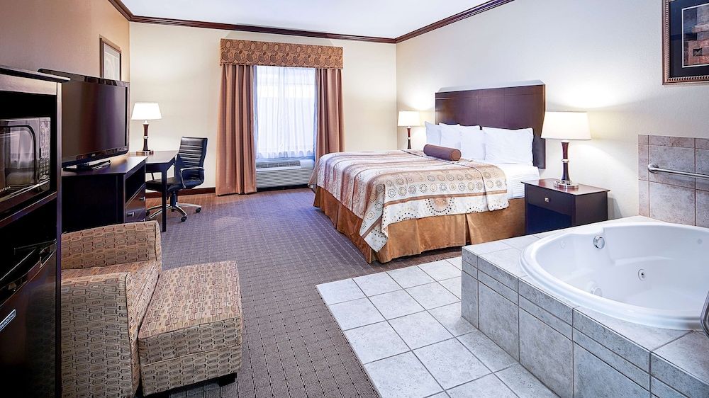 Standard Room, 1 King Bed, Accessible, Non Smoking (Jetted Tub )