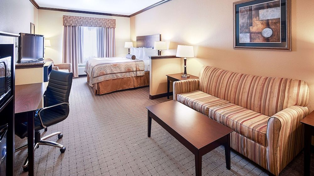 Suite, 1 King Bed with Sofa bed, Non Smoking, Refrigerator & Microwave (with Sofabed)
