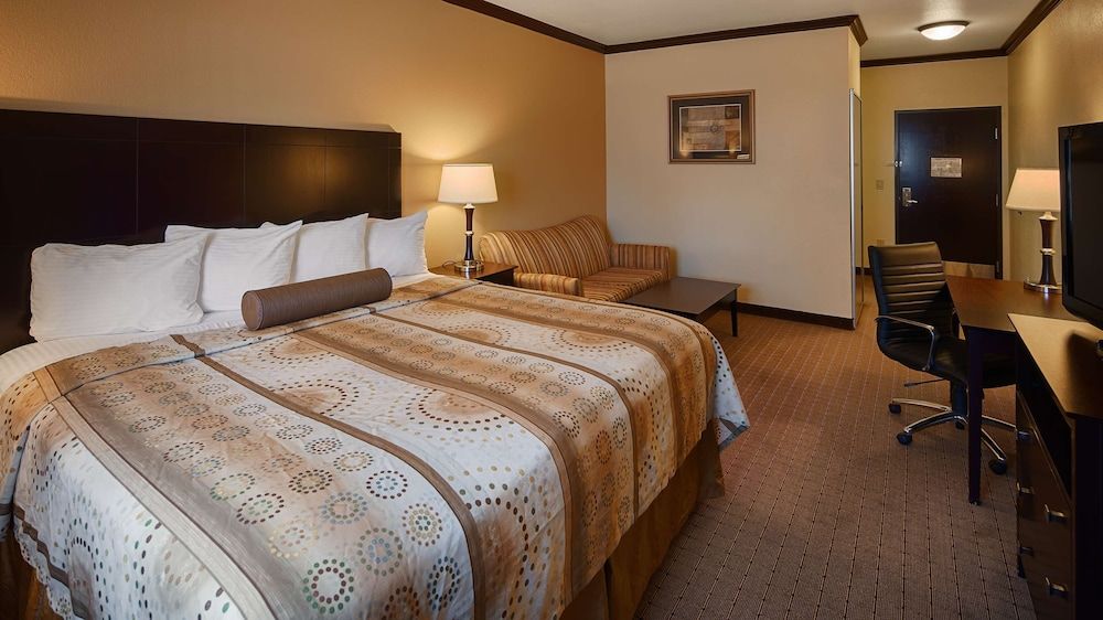 Standard Room, 1 King Bed with Sofa bed, Non Smoking, Refrigerator & Microwave (with Sofabed)