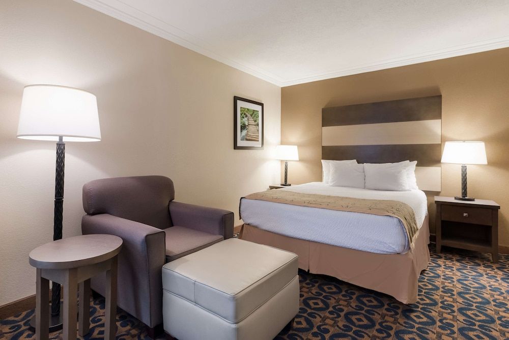 Best Western Butch Cassidy Inn Standard Room, Multiple Beds, Non Smoking, Refrigerator & Microwave