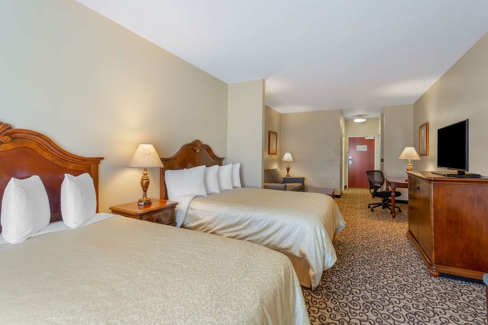 Best Western Plus Fossil Country Inn & Suites Suite, Multiple Beds, Non Smoking (with Sofabed) 2