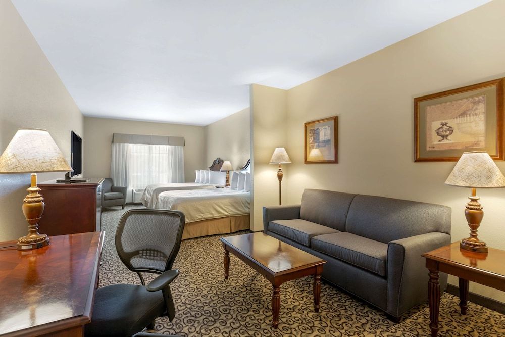 Best Western Plus Fossil Country Inn & Suites Suite, Multiple Beds, Non Smoking (with Sofabed) 4