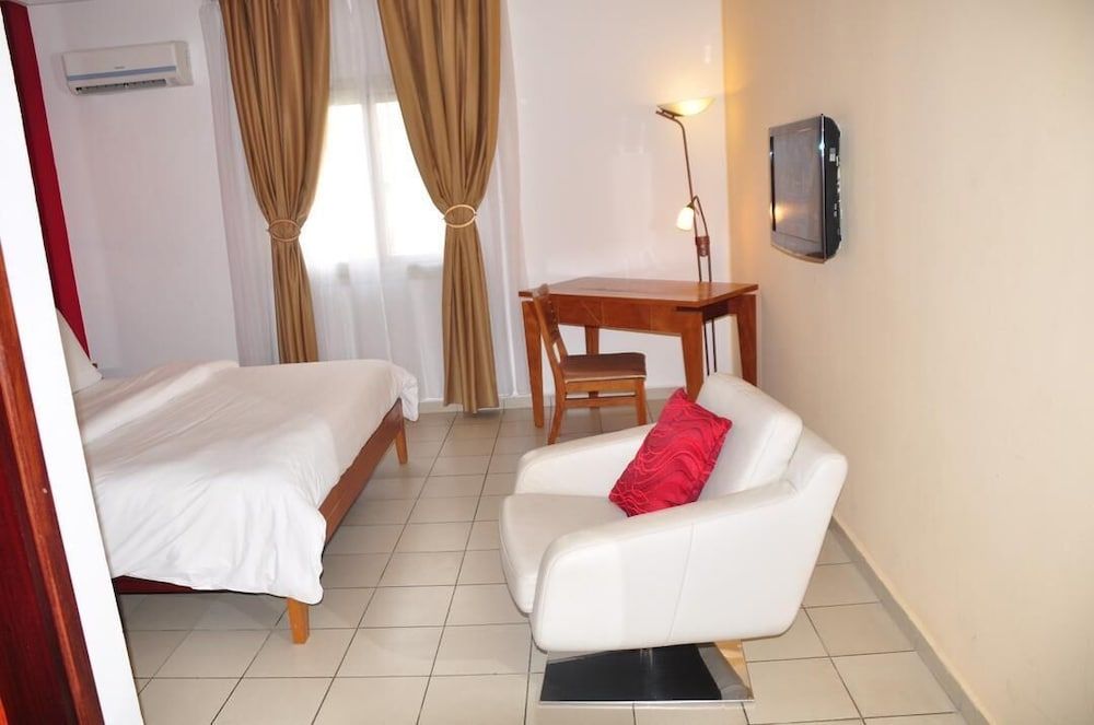 Futuris Hotel Deluxe Room 2