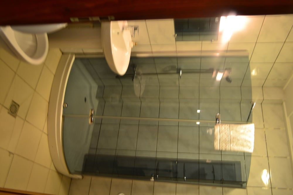 Futuris Hotel Deluxe Room 4