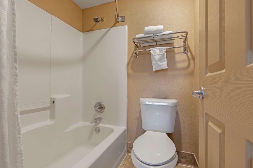 Best Western Taylor Inn Standard Room, 1 King Bed, Non Smoking, Refrigerator & Microwave 4