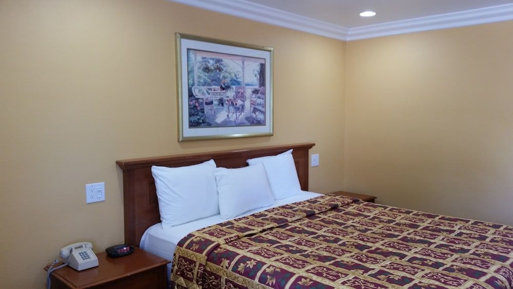 Kona Inn Motel Anaheim Deluxe Room, 1 King Bed 7