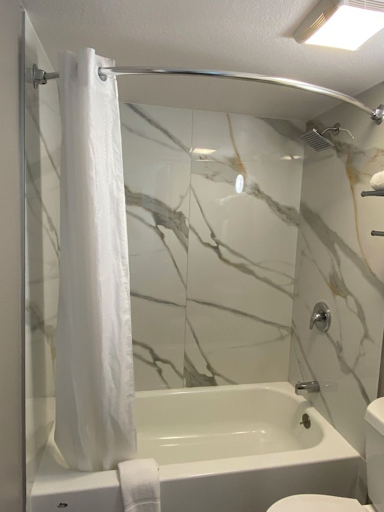 Motel 6 Costa Mesa, CA Standard Room, 2 Queen Beds, Accessible, Non Smoking 5