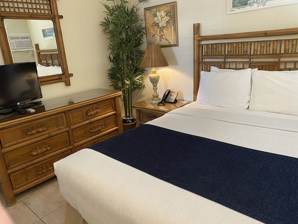 Casitas Coral Ridge Deluxe One Bedroom Suite Queen Bed and Queen Sleeper Sofa 2