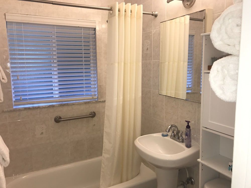 Casitas Coral Ridge Deluxe One Bedroom Suite Queen Bed and Queen Sleeper Sofa 4