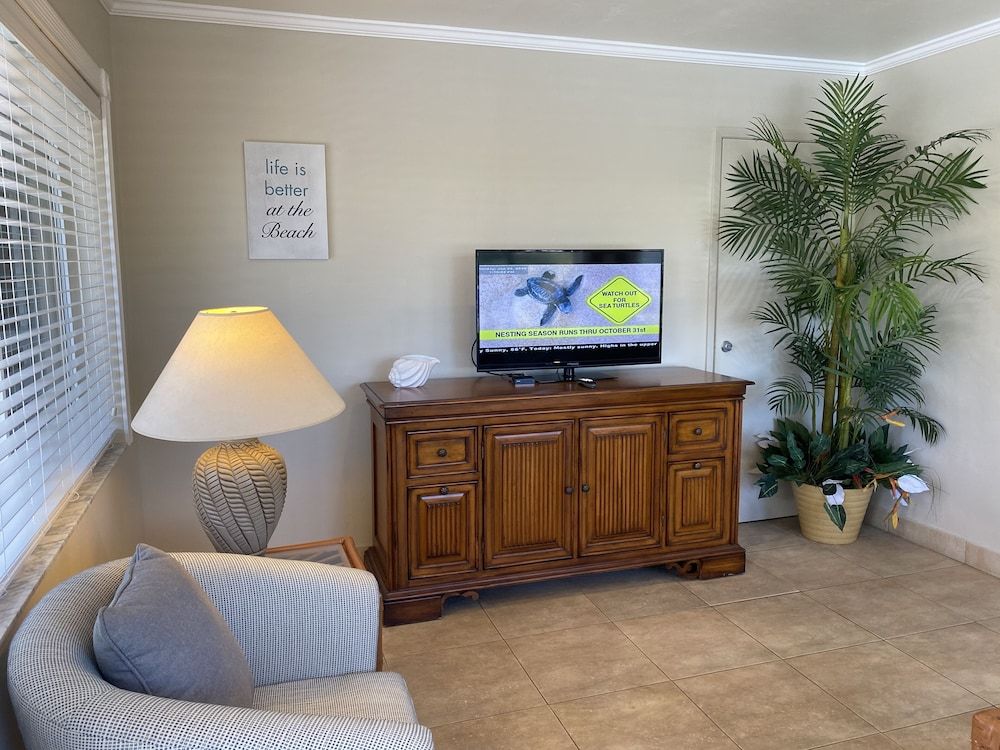 Casitas Coral Ridge Deluxe One Bedroom Suite Queen Bed and Queen Sleeper Sofa 6