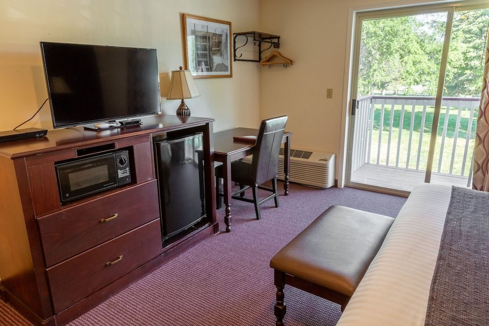 AbbyCreek Inn Deluxe Room, 1 King Bed (No Pets Allowed) 4