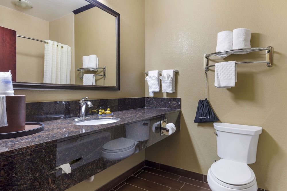 Best Western Plus Classic Inn & Suites Standard Room, 2 Queen Beds, Non Smoking, Refrigerator & Microwave 3