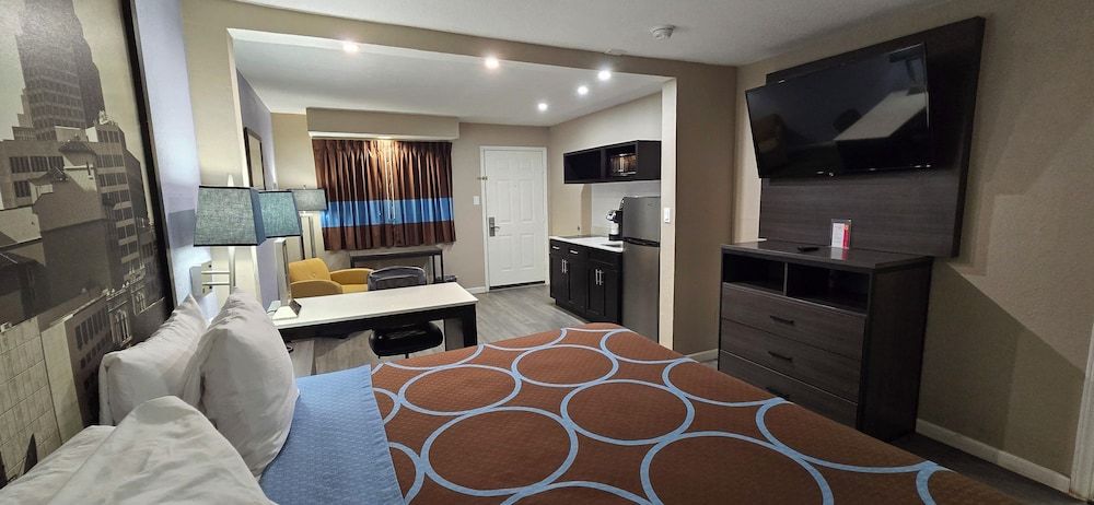 Suite, 1 King Bed, Non Smoking