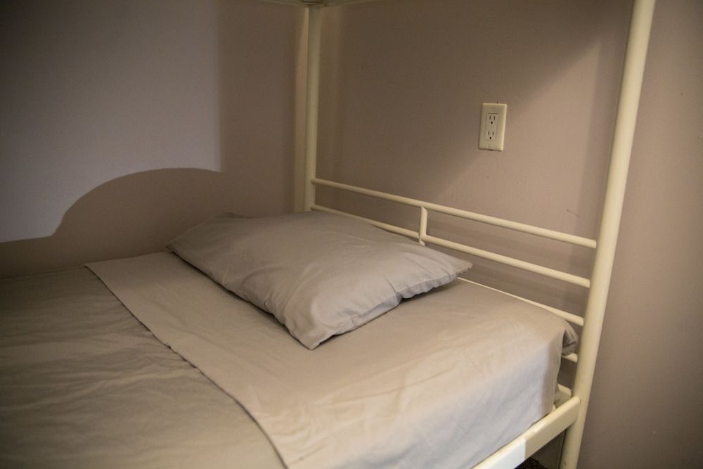Shared Dormitory, Women only