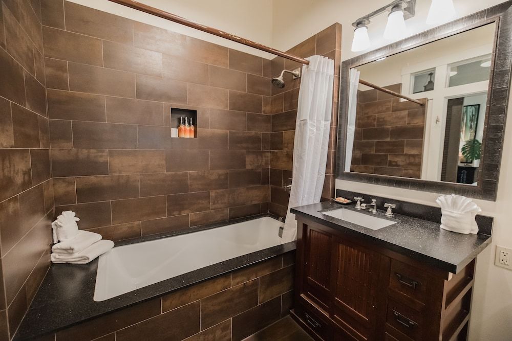 Lumeria Maui Educational Retreat Center Room, 1 King Bed (Courtyard) 4