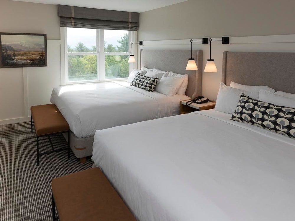 The White Mountain Hotel & Resort Deluxe Suite 2 King Beds
