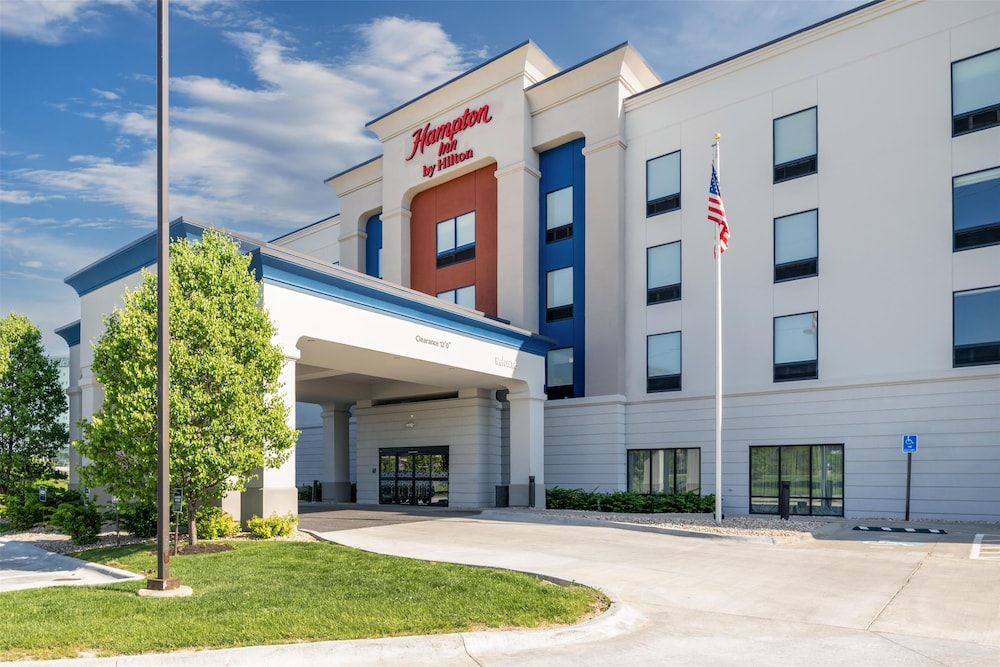 undefined Hampton Inn Omaha/West Dodge Road (Old Mill) 10