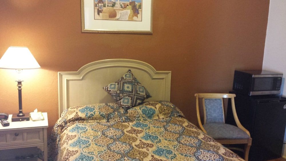 undefined El Capitan Hotel 4